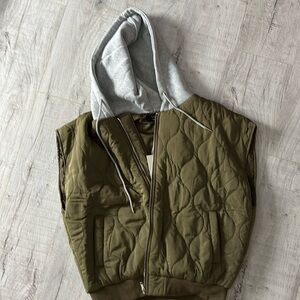 NWT Vici Collection hooded puffer vest size small